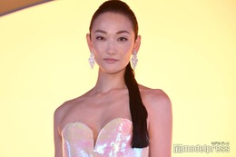 冨永愛、美腹筋披露 都内散策ショットに「オーラ凄い」「流石のスタイル」と反響 画像