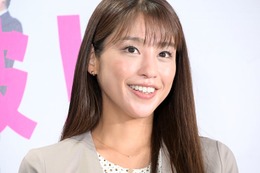 岡副麻希“産後12日目”第1子との2ショット公開「ママの顔」と反響 画像