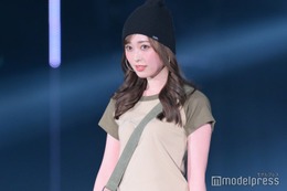 福原遥、大胆美脚見せY2Kルックで登場 ビーニー帽でクールに【TGC 2024 S／S】 画像