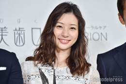 足立梨花、美容施術後の自撮りショット公開「すっぴん？」「肌綺麗」とファン絶賛 画像