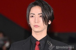 KAT-TUN亀梨和也、“変装なし”でまさかの行動 見上愛が目撃「意外だなと思いました」 【ゲームの名は誘拐】 画像