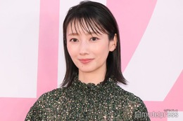 波瑠、幼少期ショットが「既に完成されてる」「透明感すごい」と話題 33歳バースデー迎え公開 画像