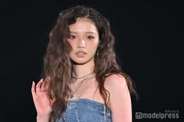 せいら、肩出しワンピで美肌見せ スリットがセクシー【GirlsAward 2024 S／S】 画像