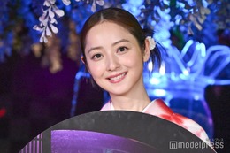 佐々木希、絞り染の浴衣で登場 子どもとの夏の予定明かす 画像