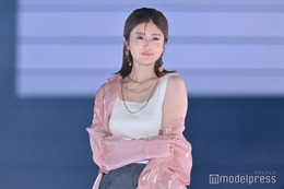 樋口日奈、美デコルテ披露ウエディングドレス姿に絶賛の声「見惚れる」「国民の嫁」 画像