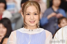 西野カナ、美デコルテ際立つドレス姿披露「女神様」「ビジュアルが完璧」とファン悶絶 画像