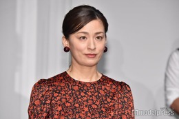 尾野真千子“もう1人のヒロイン”と話題「虎に翼」ナレーション裏話告白 “スンッ”にも言及 画像