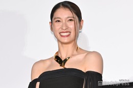 土屋太鳳、Snow Manラウールの役名で誤って自己紹介「映画で言いすぎました」黒ドレスで美デコルテ＆背中際立つ【赤羽骨子のボディガード】 画像