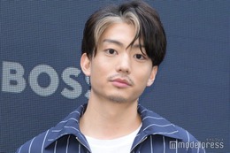 伊藤健太郎、肉体美際立つトレーニング中ショット公開「完璧なシックスパック」「バッキバキ」反響続々 画像