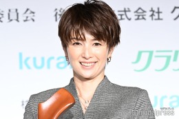 吉瀬美智子、次女公開 海外旅行満喫ショットに反響「お母さん譲りの美しさ」「スタイル抜群」 画像