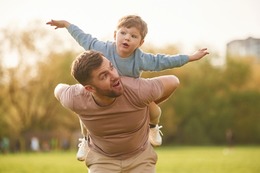 【公園で】子ども「ウサギって空飛べる？」…→子どもの純粋な質問に父親が見せた素敵な対応とは！？ 画像