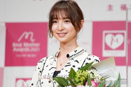 篠田麻里子、2種類のSEXY水着姿披露 家族帰省のプライベートショットに反響「完璧スタイル」「女神」 画像