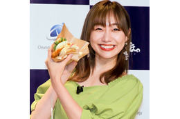 須田亜香里、ホットドッグもぐもぐ中のお茶目SHOTに「可愛い」「美味しそうに食べる」の声 画像