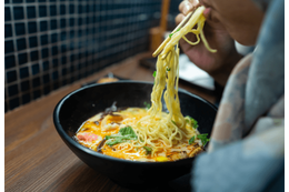 ラーメンを作ってくれた海外の友人…→「そんな食べ方をしたら…」日本人の食べる姿に衝撃！？ 画像