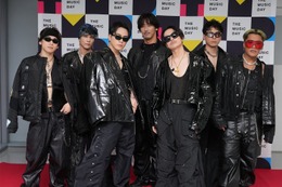 三代目JSB岩田剛典、青髪イメチェンで雰囲気ガラリ 新曲での“新しい挑戦”語る【「THE MUSIC DAY 2024」囲み取材】 画像