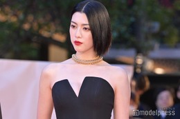 三吉彩花、美谷間＆くびれ大胆披露「スタイル良すぎ」と話題に 画像