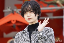 平手友梨奈、“拘束”から開放された意味深ショットが話題「そろそろ始動？」「期待大」と反響続々 画像