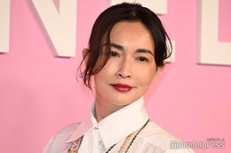 長谷川京子、ショートパンツでほっそり美脚披露「ずっと憧れ」「美しすぎる」と反響 画像