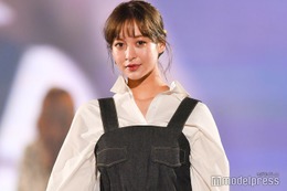 野崎萌香、美脚輝くテニスウェア姿「顔小さくてびっくり」「見惚れちゃう」の声 画像