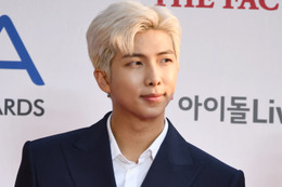 BTS・RM、センイルカフェ訪問 1人プリクラ・赤ちゃんとの2ショットなど公開 画像