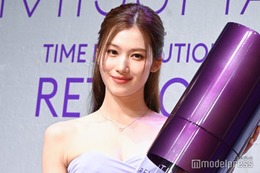 TWICEサナ、ベアトップドレス姿で登場 ボディキープ・ストレス解消方法明かす 画像