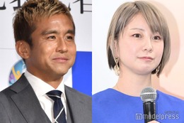 稲本潤一選手、妻・田中美保＆2人の子どもと4ショット 誕生日投稿に「仲良し家族」「美男美女」の声 画像