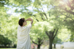 「若い人と話しても違和感ない…」”おばさん化”しない！60代間近の女性に「憧れます」「親近感がある」 画像