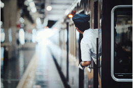 電車で2時間ほどかかる学校に通う私。雪がすごい日に駅へ向かうも…「絶望的だ」すると、出発2分前に駅員が！？ 画像