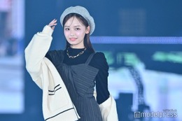 日向坂46卒業控える濱岸ひより、スリットから美脚チラリ【GirlsAward 2024AW】 画像