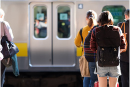 【電車で】”クレカが入ったケース”を置き忘れた！？次の瞬間、駅員さんの『細やかな対応』に感謝！ 画像