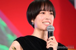 石橋静河、ノースリーブドレスで肌見せ 代理母役「燕は戻ってこない」で主演女優賞受賞【東京ドラマアウォード2024】 画像