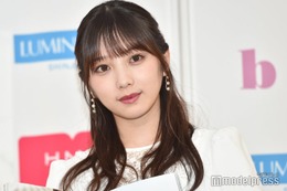 乃木坂46与田祐希、キャミソール姿で上目遣い “彼女感”溢れるショットに「あざとい」「悶絶級の可愛さ」の声 画像