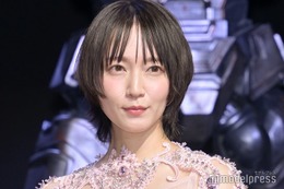 吉岡里帆、ショーパンからスラリ美脚披露 タイでのオフショットに反響「脚が長くて綺麗」「写真集みたい」 画像