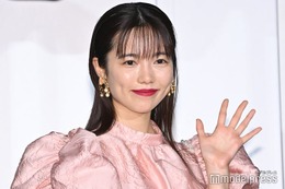 島崎遥香、ミニスカで美脚スラリ「スタイル抜群」「可憐で素敵」の声 画像