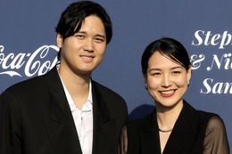 大谷翔平選手、真美子夫人＆驚き顔の愛犬・デコピン公開「こっちまで幸せ」の声 画像