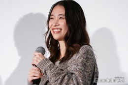 森川葵、美脚際立つミニ丈コーデで登場 “不在のボス”岡田将生は「すごく不思議な方」【アングリースクワッド 公務員と7人の詐欺師】 画像