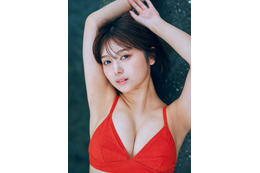 元SKE48北野瑠華、赤ランジェリー姿で美谷間際立つ 画像