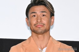 魔裟斗、長男とのおそろコーデ披露 顔出し2ショットに「イケメン親子」「憧れ」と絶賛の声 画像