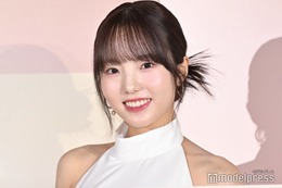 本田真凜、ミニ丈×黒タイツで美脚透ける 私服姿に反響「オシャレ」「さすがのスタイル」 画像