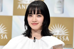 小松菜奈、センター分け×スーパーロングヘア・鼻ピで雰囲気ガラリ「別人みたい」「異次元の美しさ」 画像