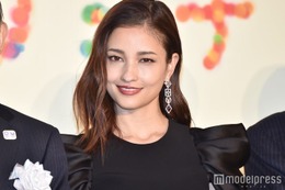 黒木メイサ、引き締まった美ウエスト披露「かっこよすぎ」「スタイル抜群」の声 画像