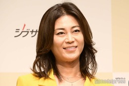 氷川きよし、“口角引き上げ”美容鍼施術中の動画公開「お肌ツルツル」「美に磨きがかかってる」の声 画像