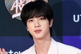 BTS・JIN、メンバーが揃ったらすることは？「ステージ 」メンバーとの密な連絡も明かす 画像