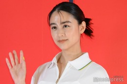 山本美月、美背中ざっくりドレス姿披露「スタイル抜群」「フェイスラインも綺麗」の声 画像