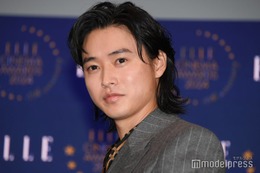 山崎賢人、受賞に感慨「キングダムは自分の人生と一緒に歩んできた作品」【ELLE CINEMA AWARDS 2024】 画像