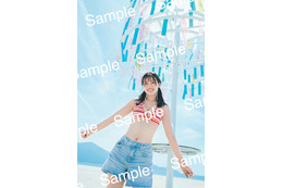 日向坂46佐々木美玲、ビーチで笑顔向ける水着ショット 1st写真集封入ポストカード第3弾解禁【陽射しのパレード】 画像