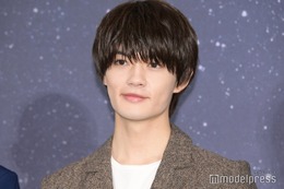 佐野勇斗、Snow Manライブ“うちわ2個持ち”で見学へ「刺激で全身打撲」