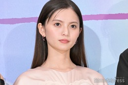 齋藤飛鳥、スリットドレスで美脚チラ見せ 最近ついた嘘明かす「日常的についている」【推しの子】