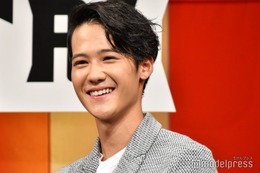 葉山奨之、赤ちゃんを抱く最新ショット公開「素敵なパパの顔」「絶対優しいお父さん」の声