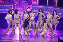 【紅白リハ2日目】TWICE、スタイル際立つ綺羅びやか衣装で登場 “Feel Specialな存在”も明かす 画像